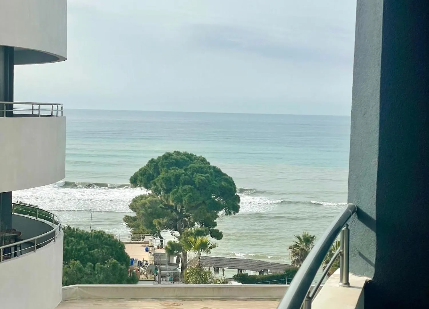 Durres Currila Beach Resort White Hill 0*,  Albanie